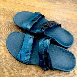 Navy size 8 Vionic slip on sandals